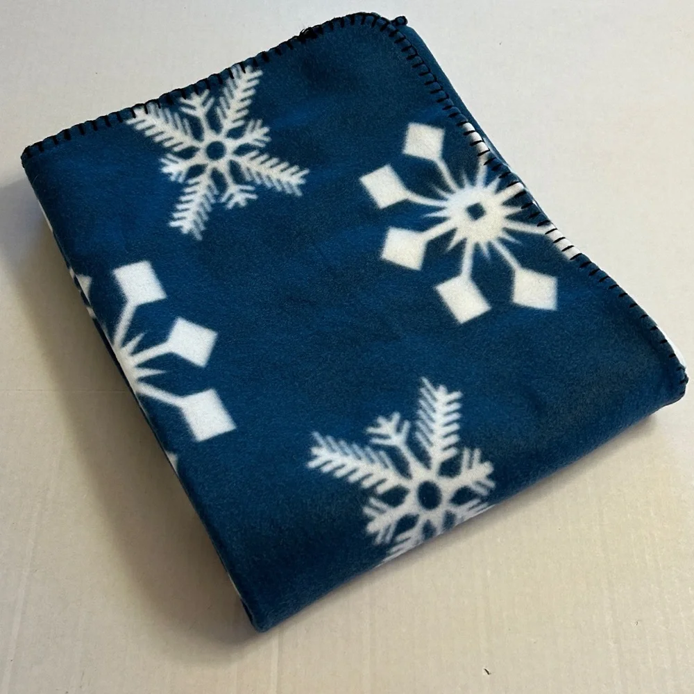Gold Coast Snowflake Fleece Throw Blanket. Winter Lap Cozy Warmth Sz 60” x 48”